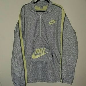 Women's Nike windbreaker pullover